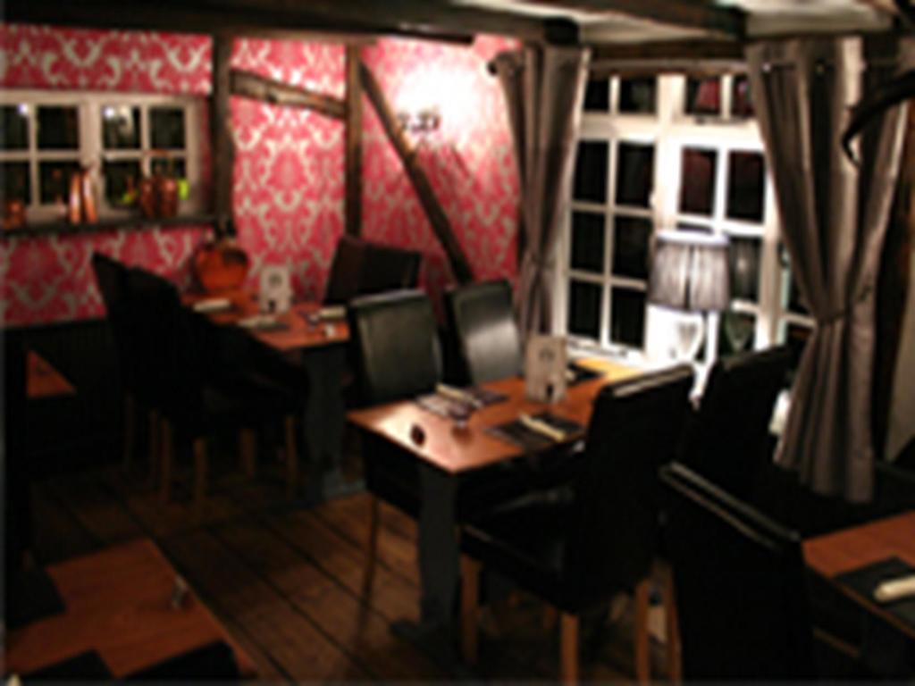 ロイストン The King William IV Bed & Breakfast エクステリア 写真
