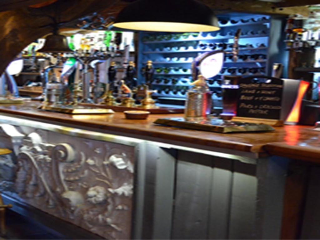 ロイストン The King William IV Bed & Breakfast エクステリア 写真